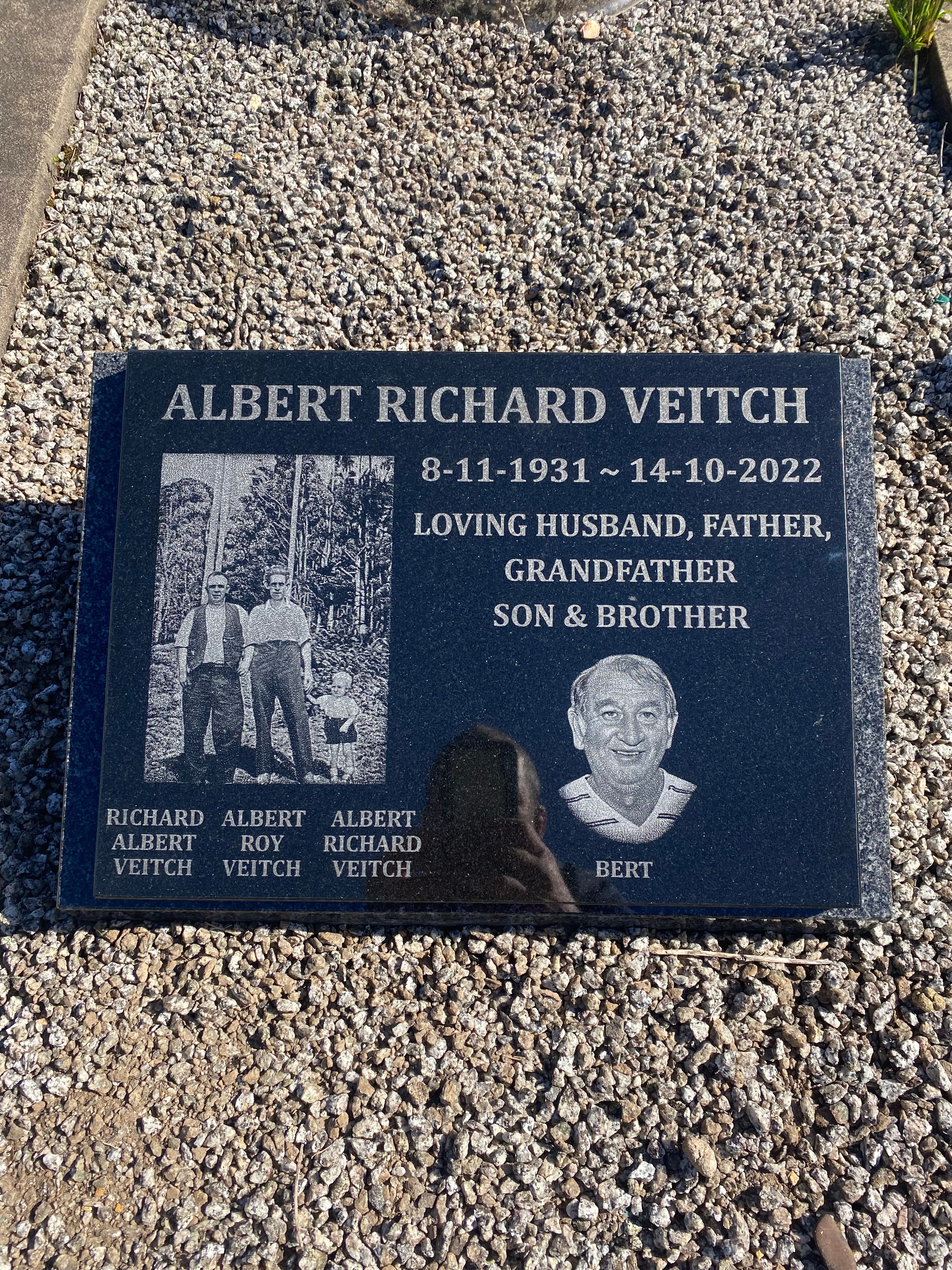 Albert Richard Veitch black granite memorial plaque with engraved family portraits
