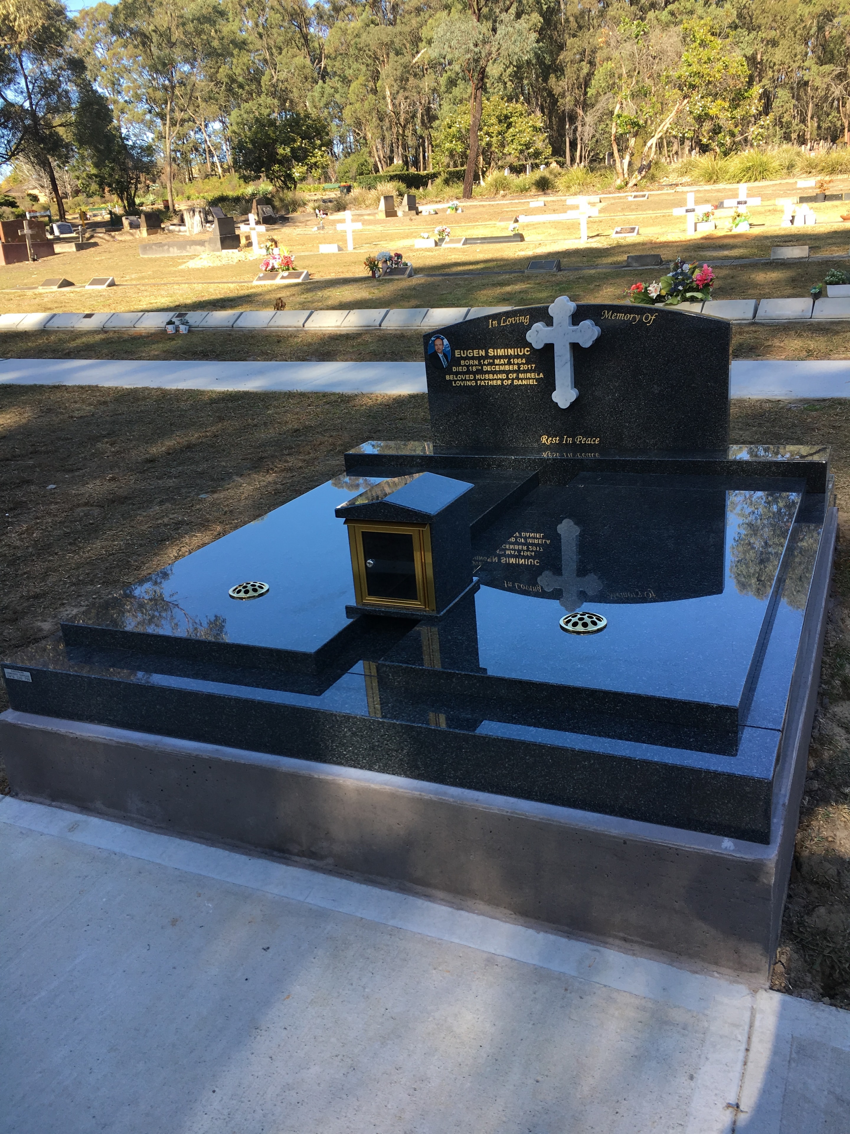 Grave memorial example 10