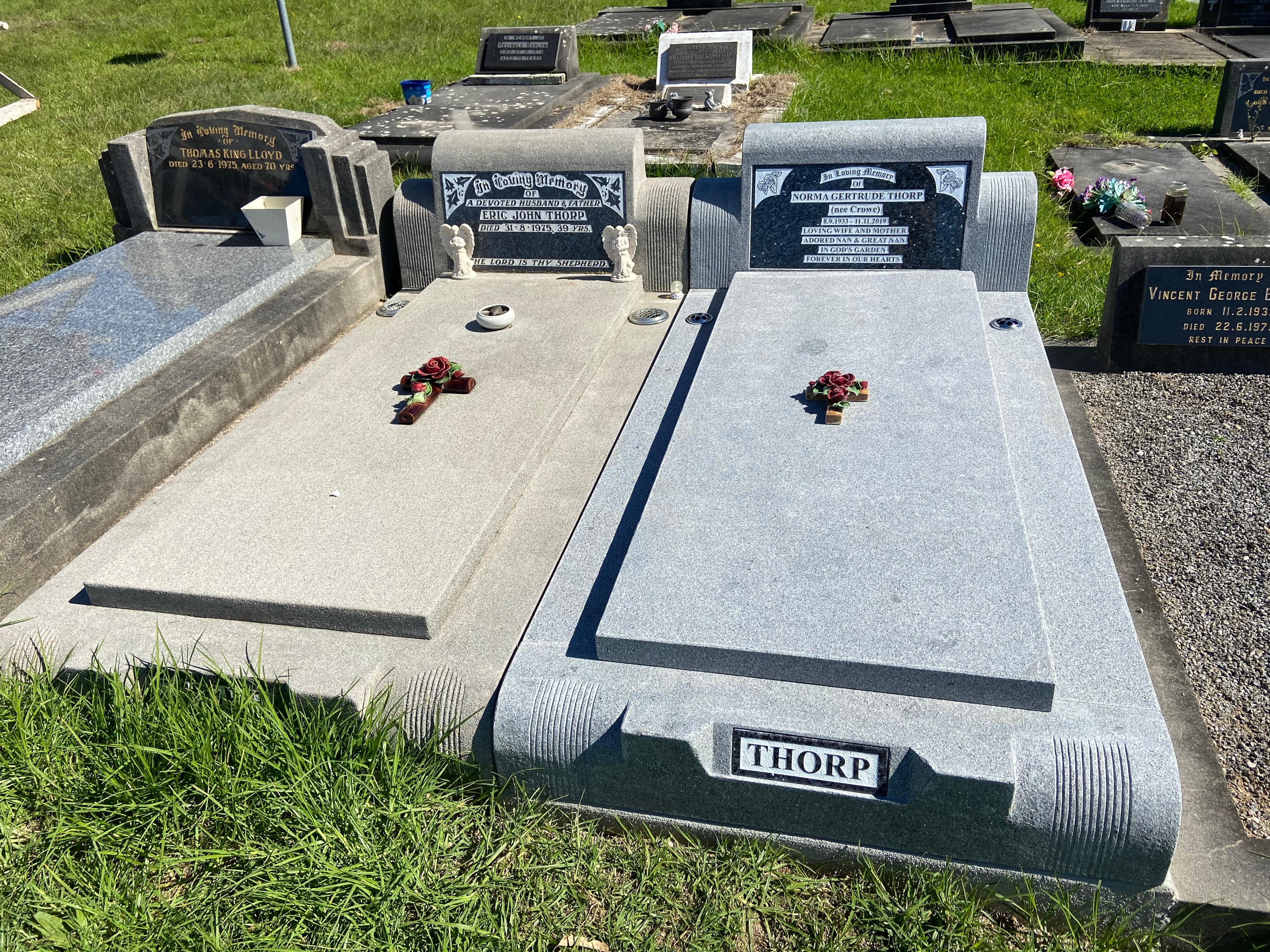 Grave memorial example 15