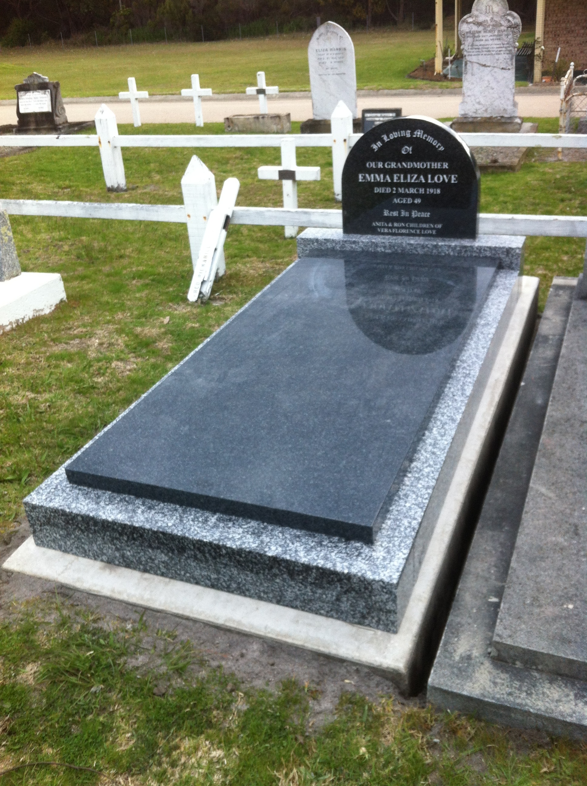 Grave memorial example 17