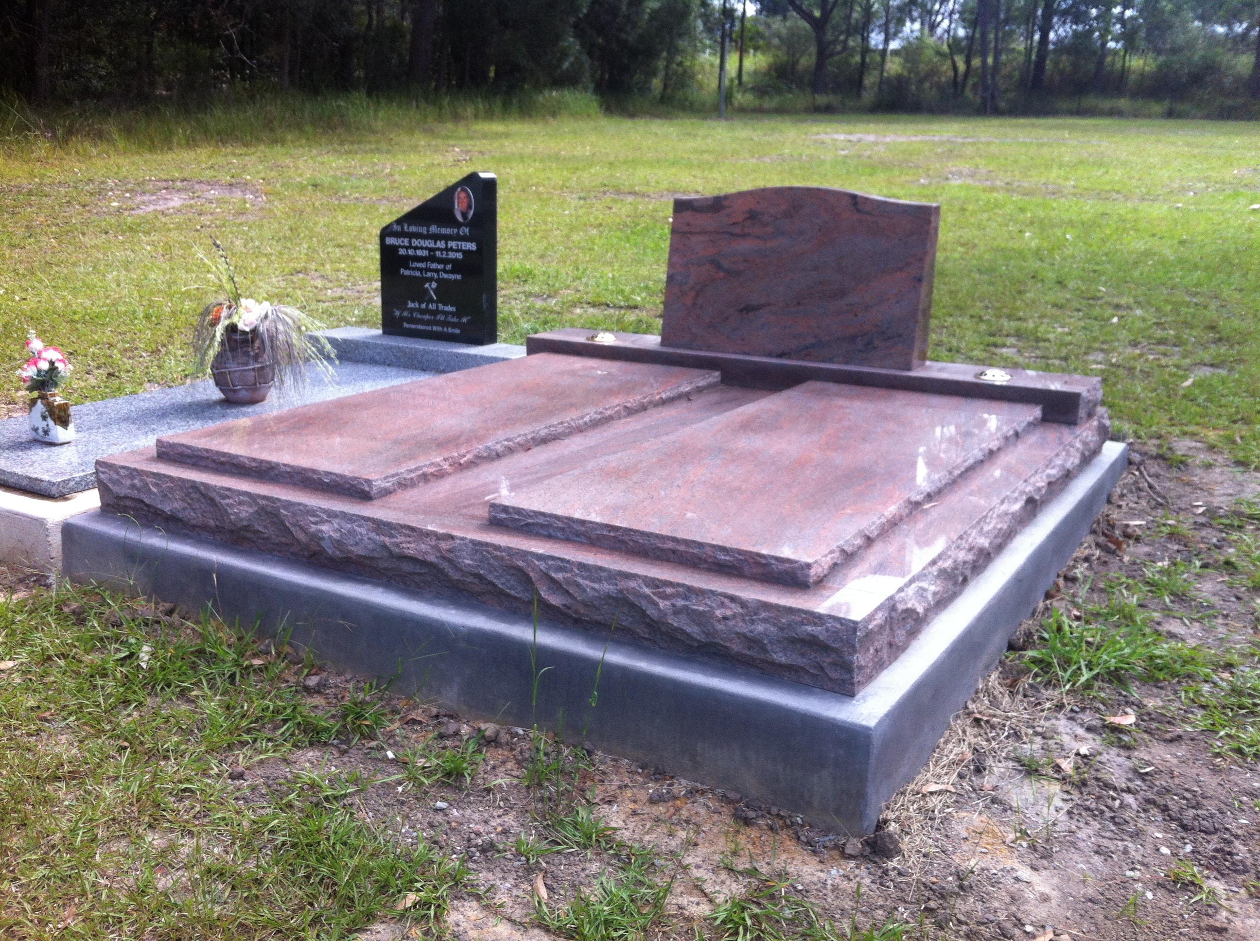 Grave memorial example 23
