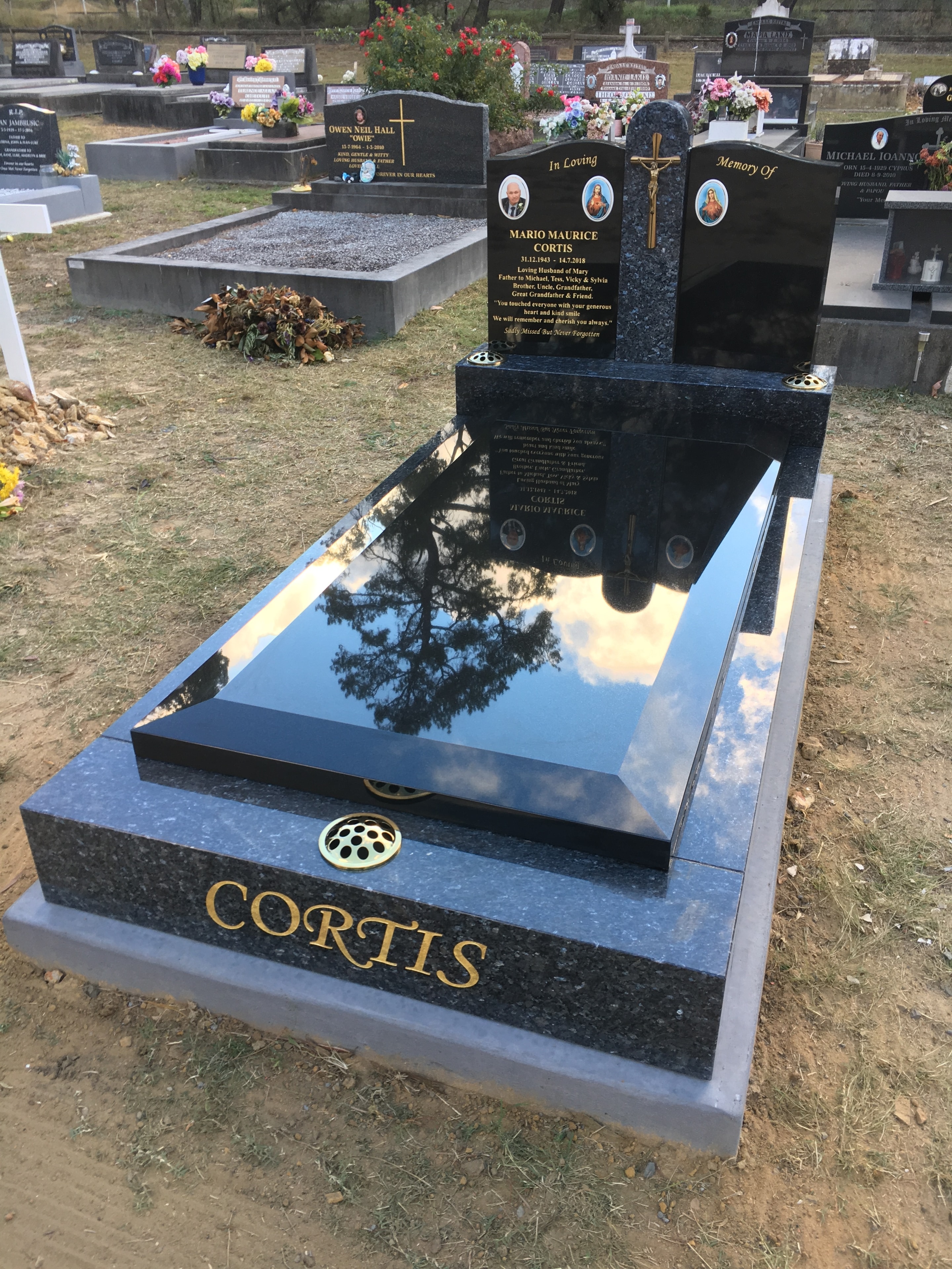 Grave memorial example 25