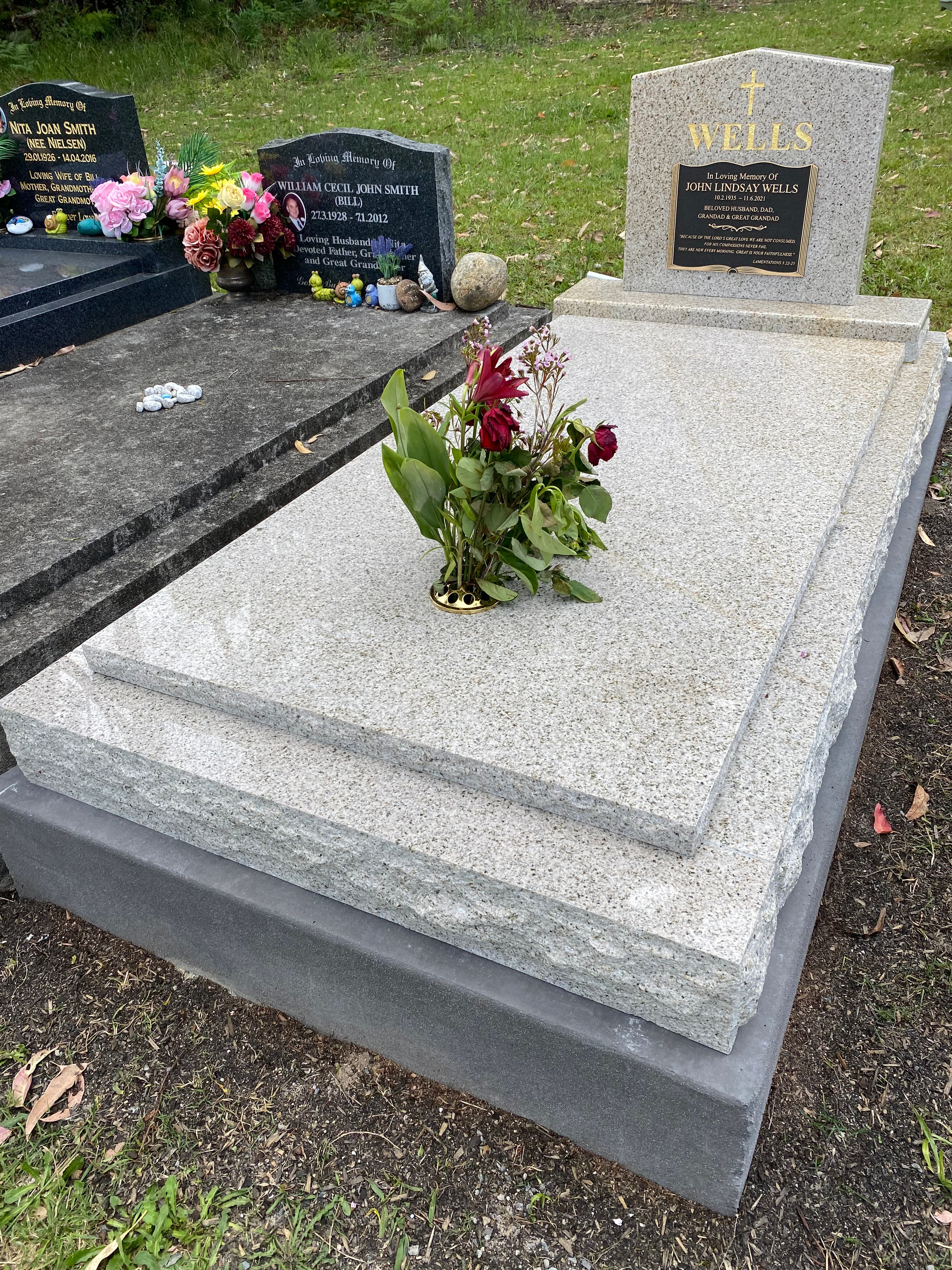 Grave memorial example 26