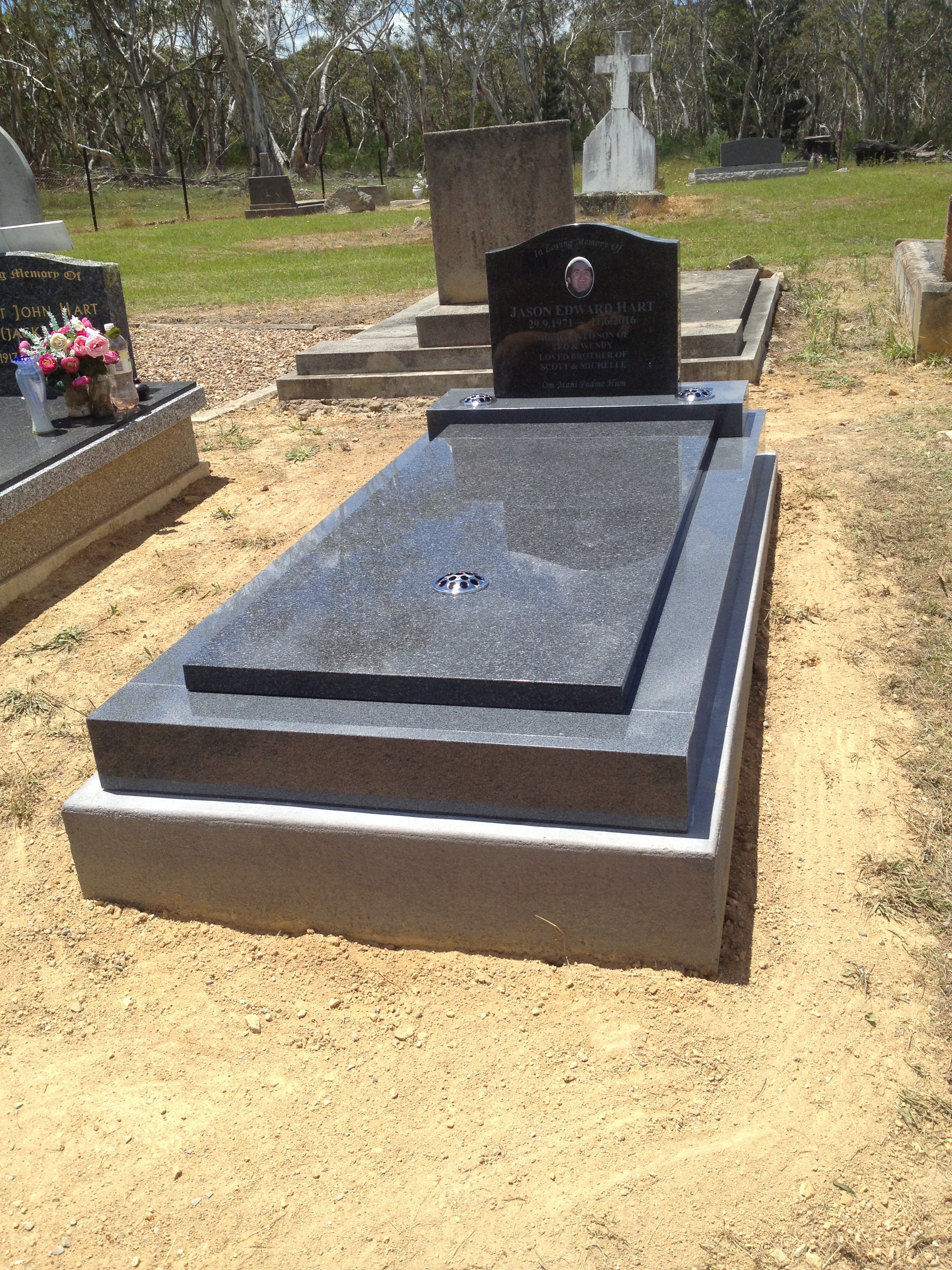 Grave memorial example 28