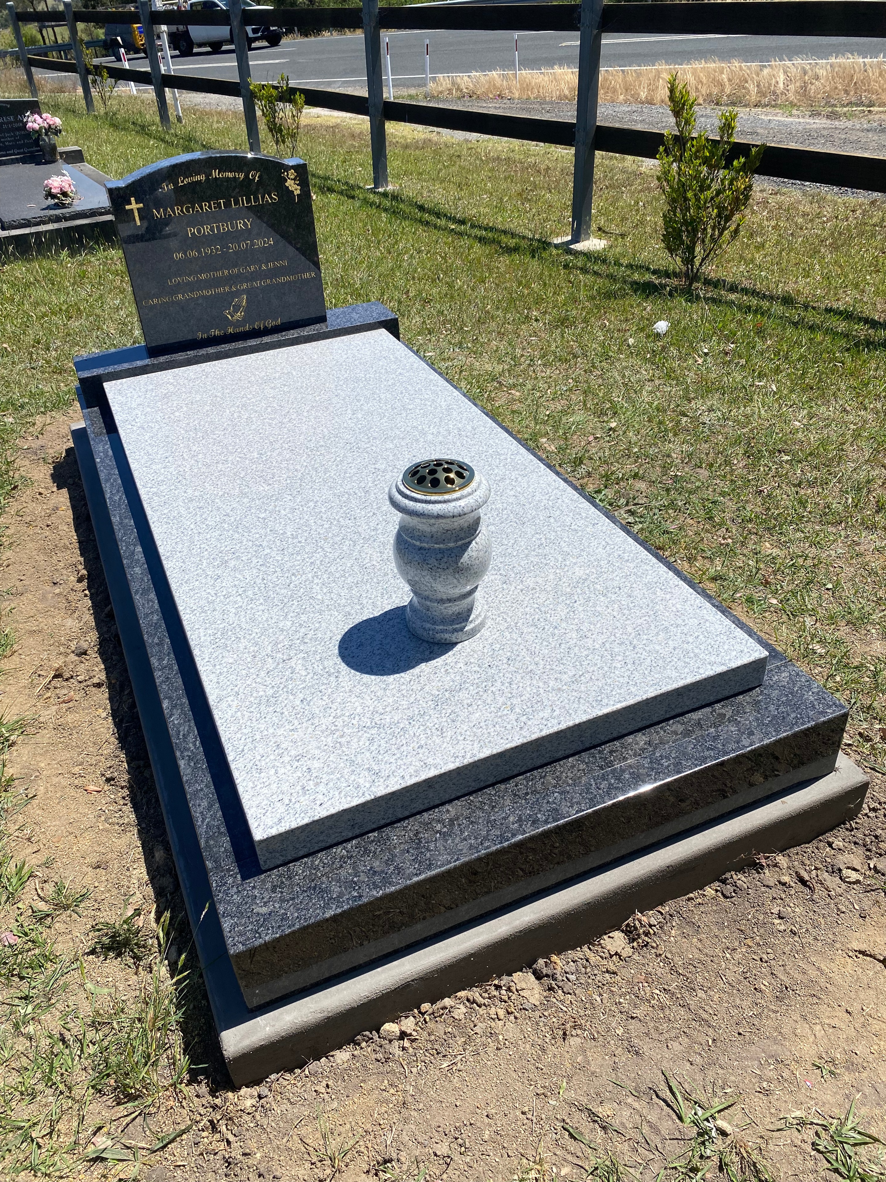 Grave memorial example 35