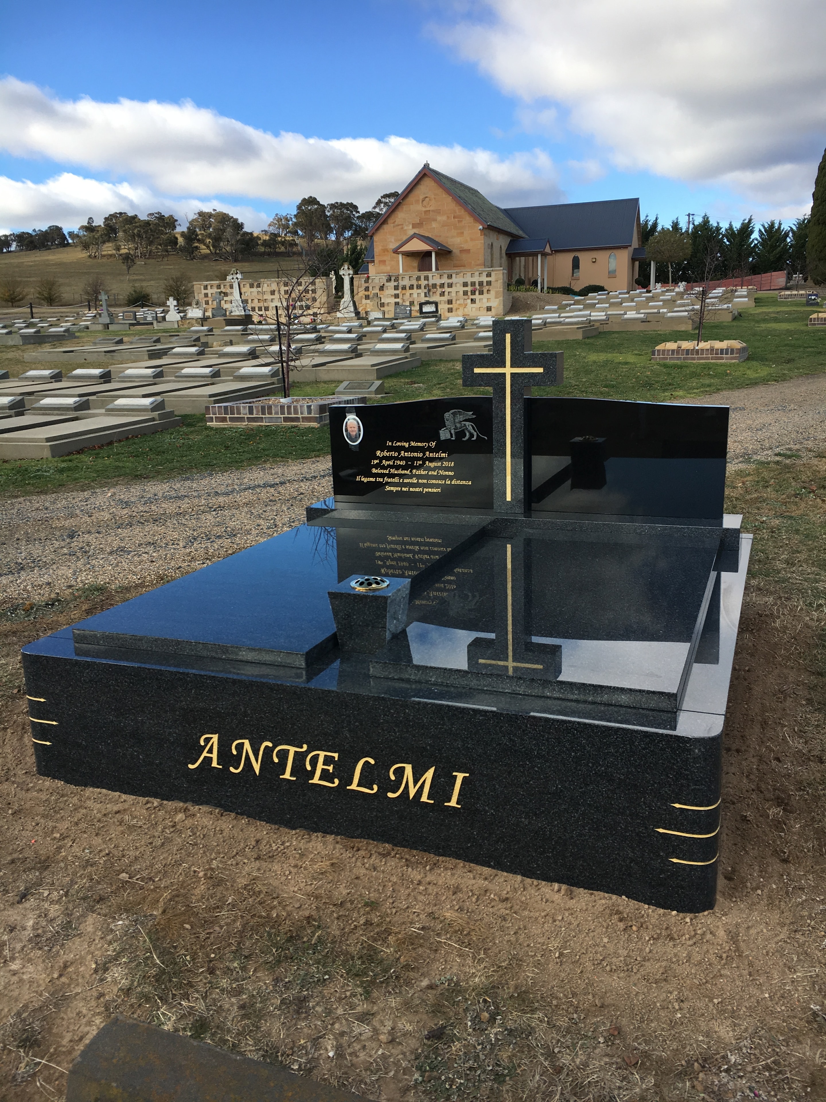 Grave memorial example 37