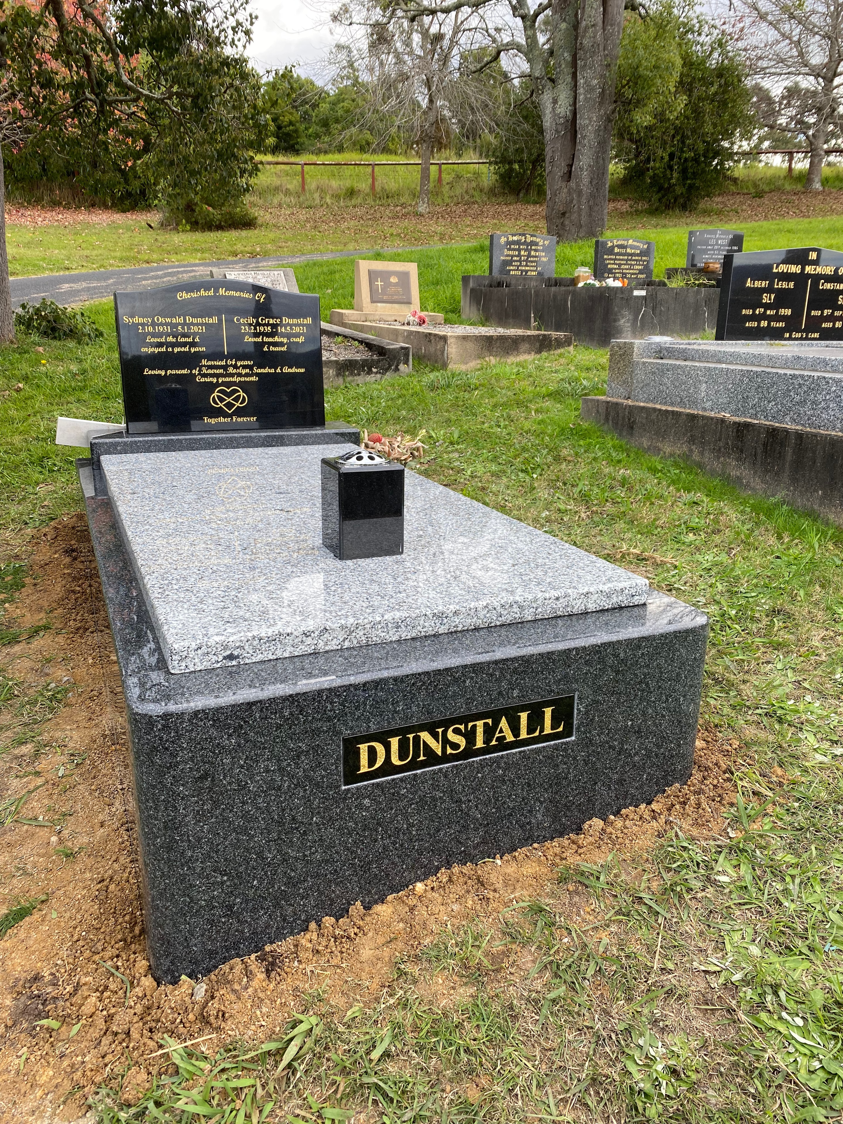 Grave memorial example 44