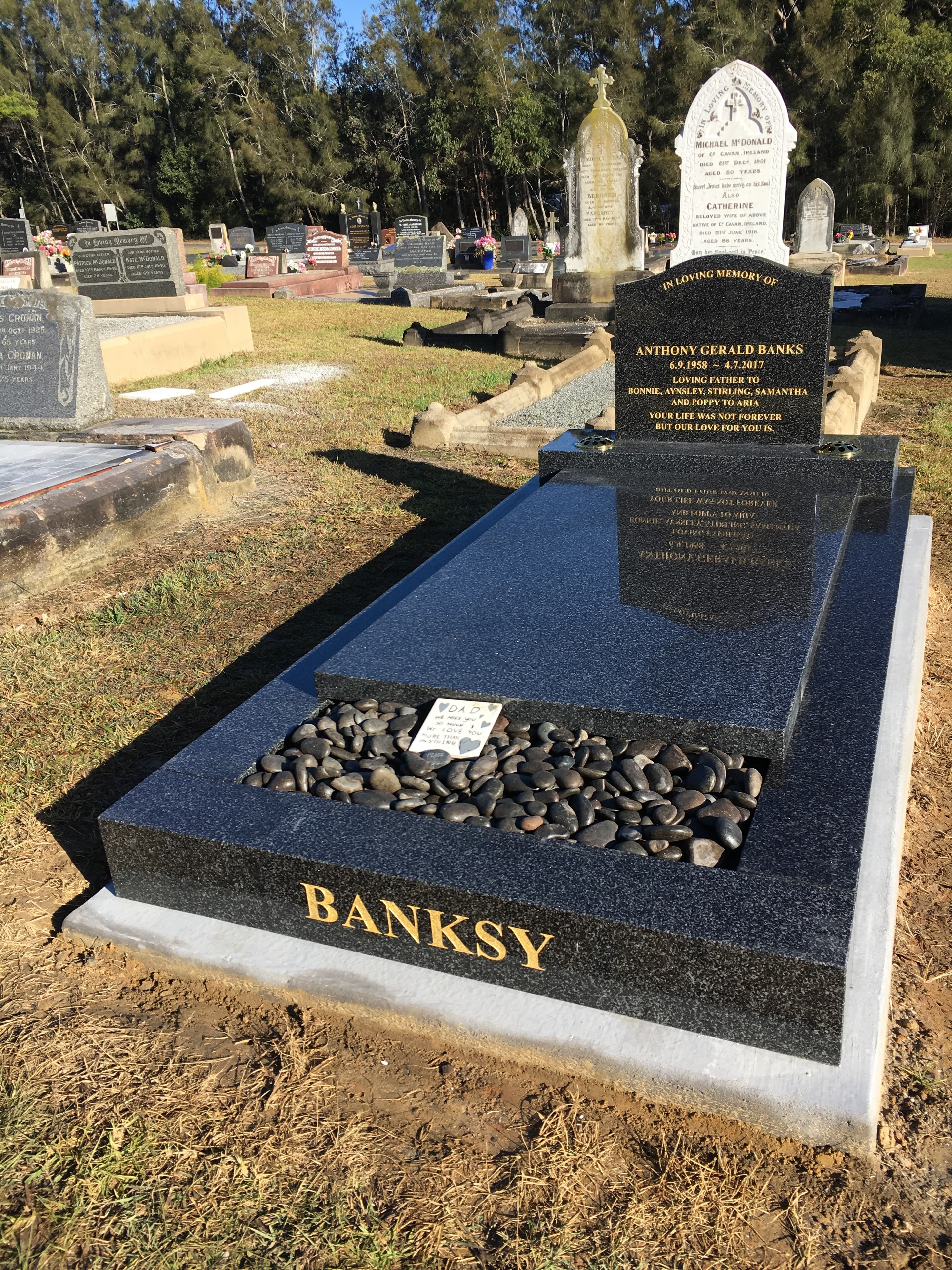 Grave memorial example 54