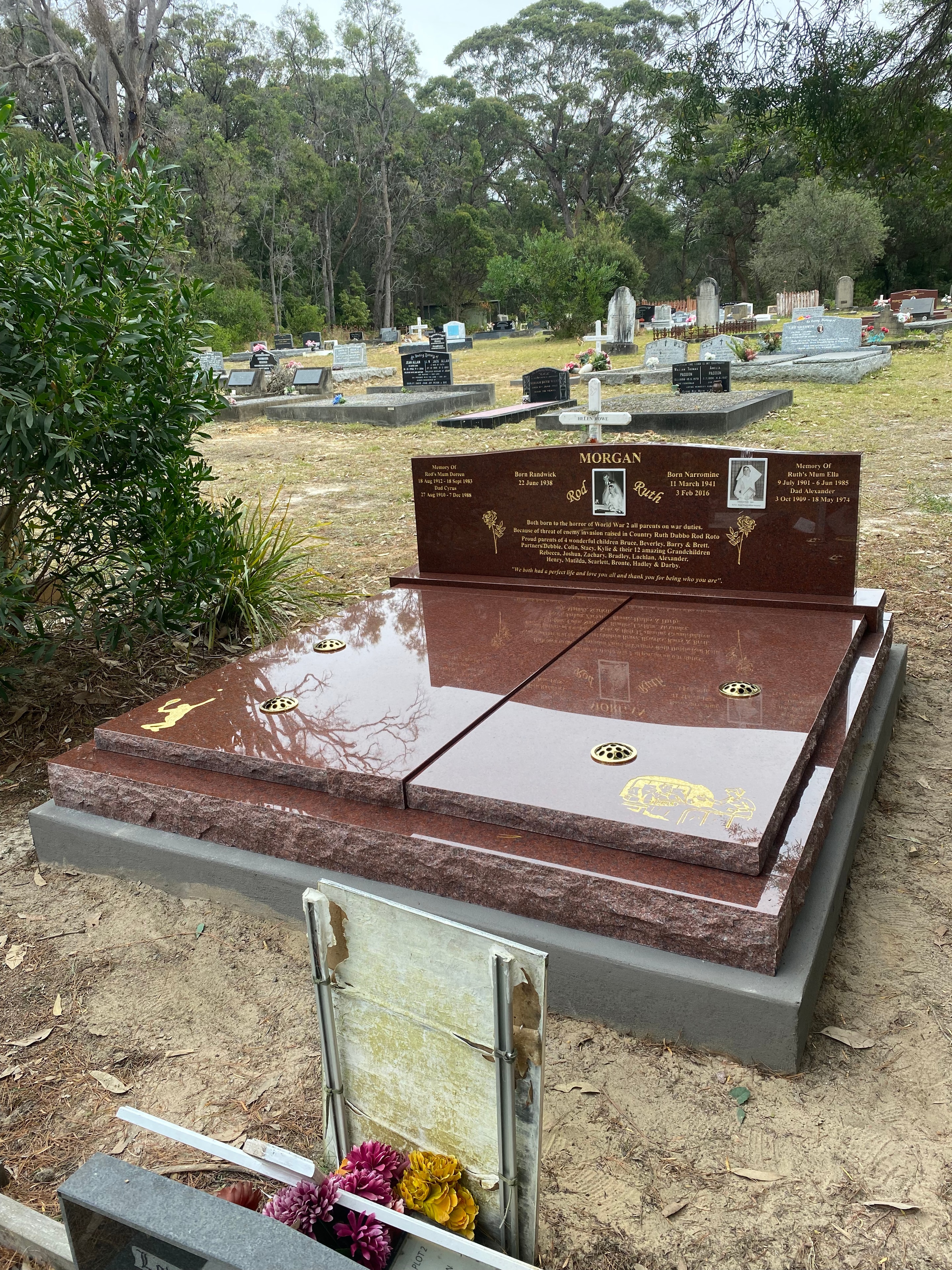 Grave memorial example 60