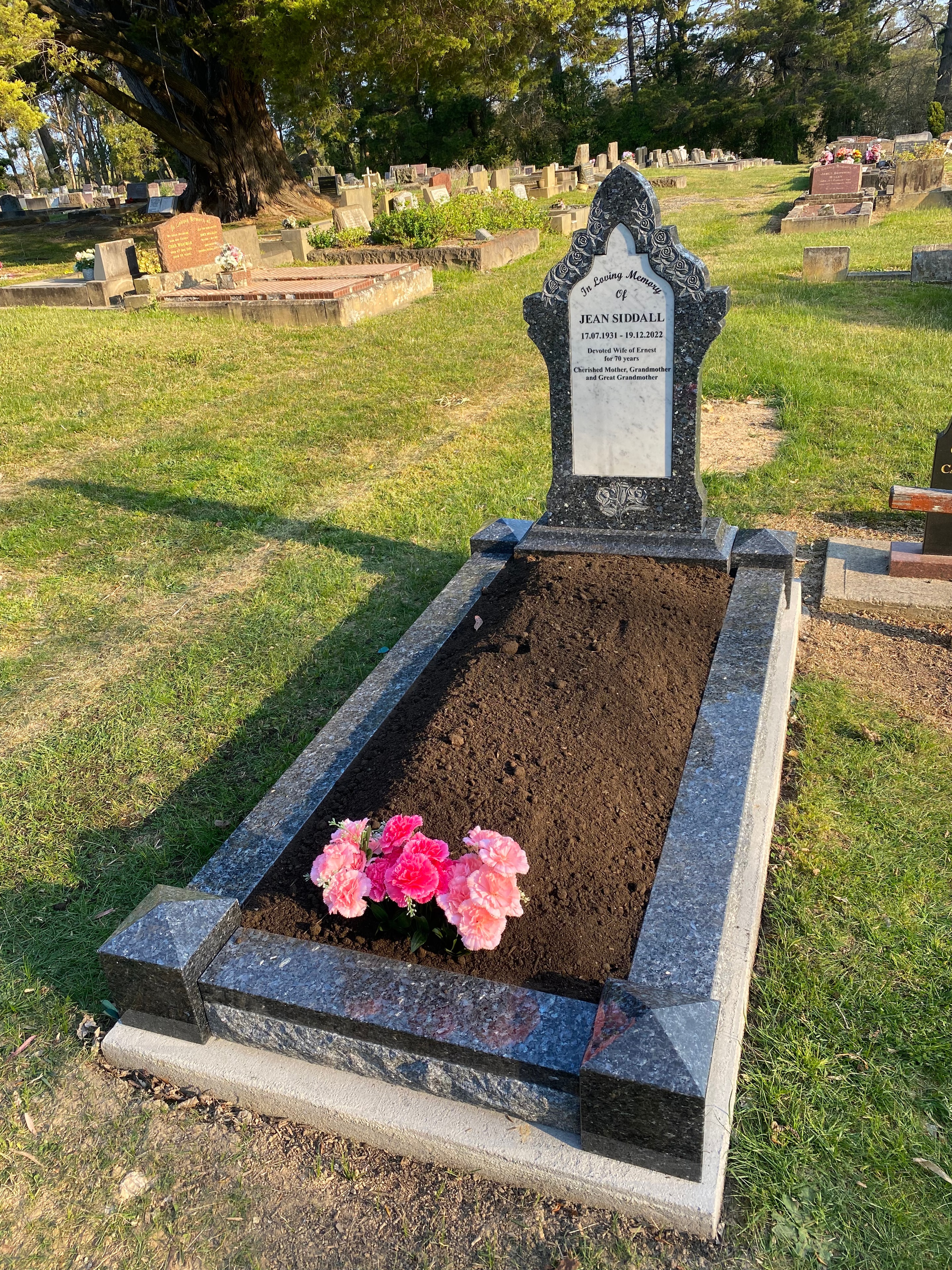 Grave memorial example 61
