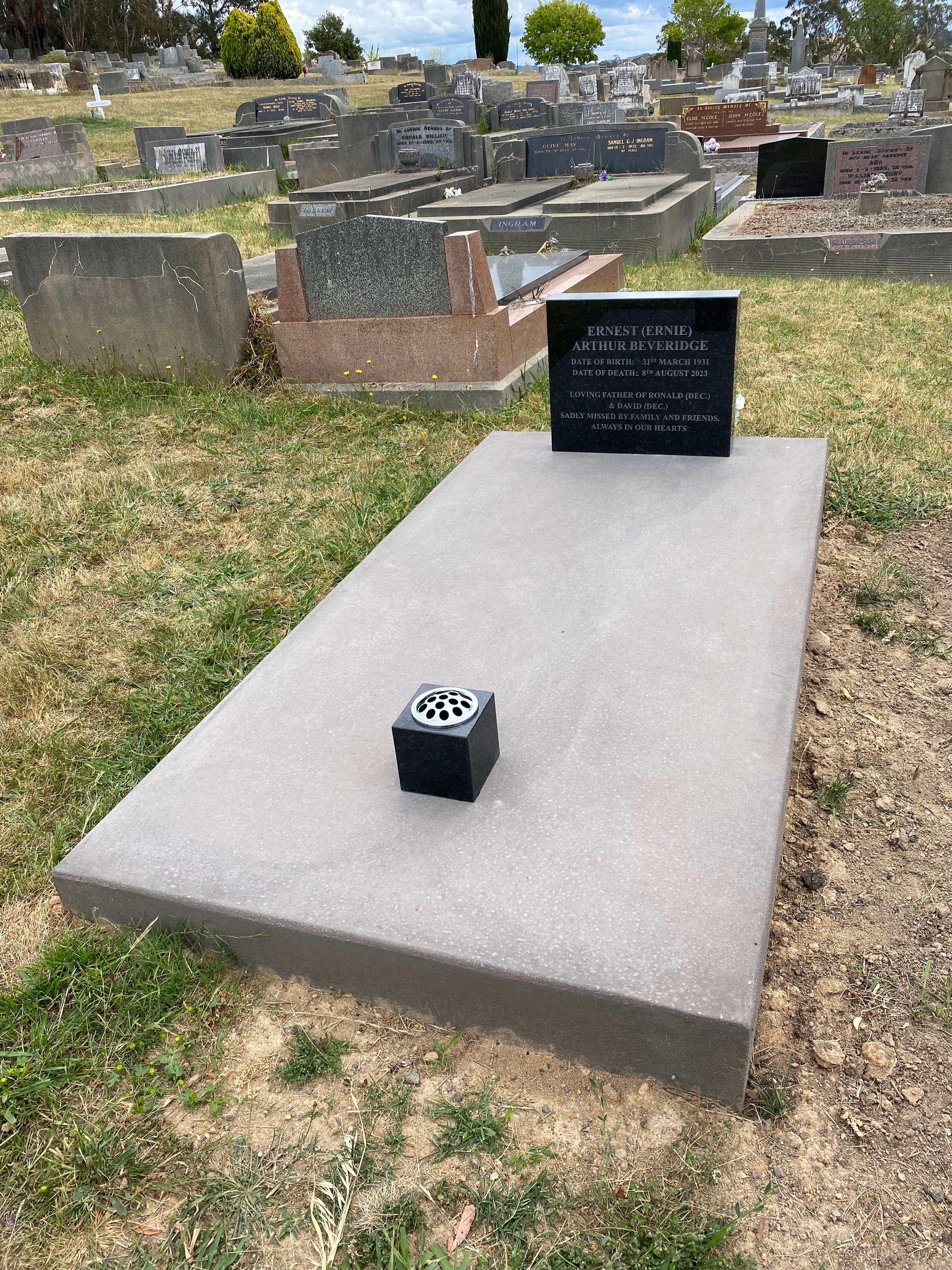 Grave memorial example 62