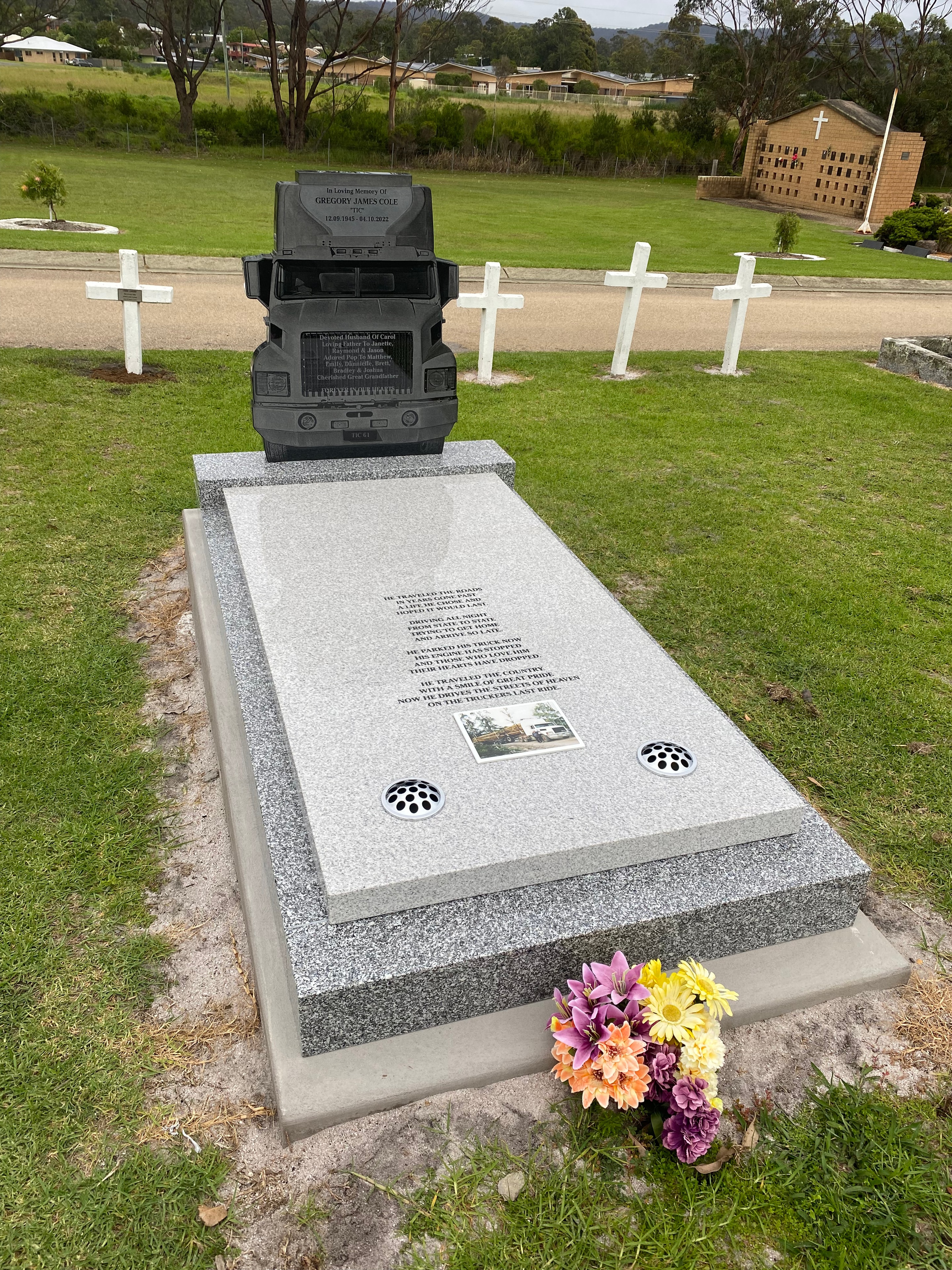 Grave memorial example 64
