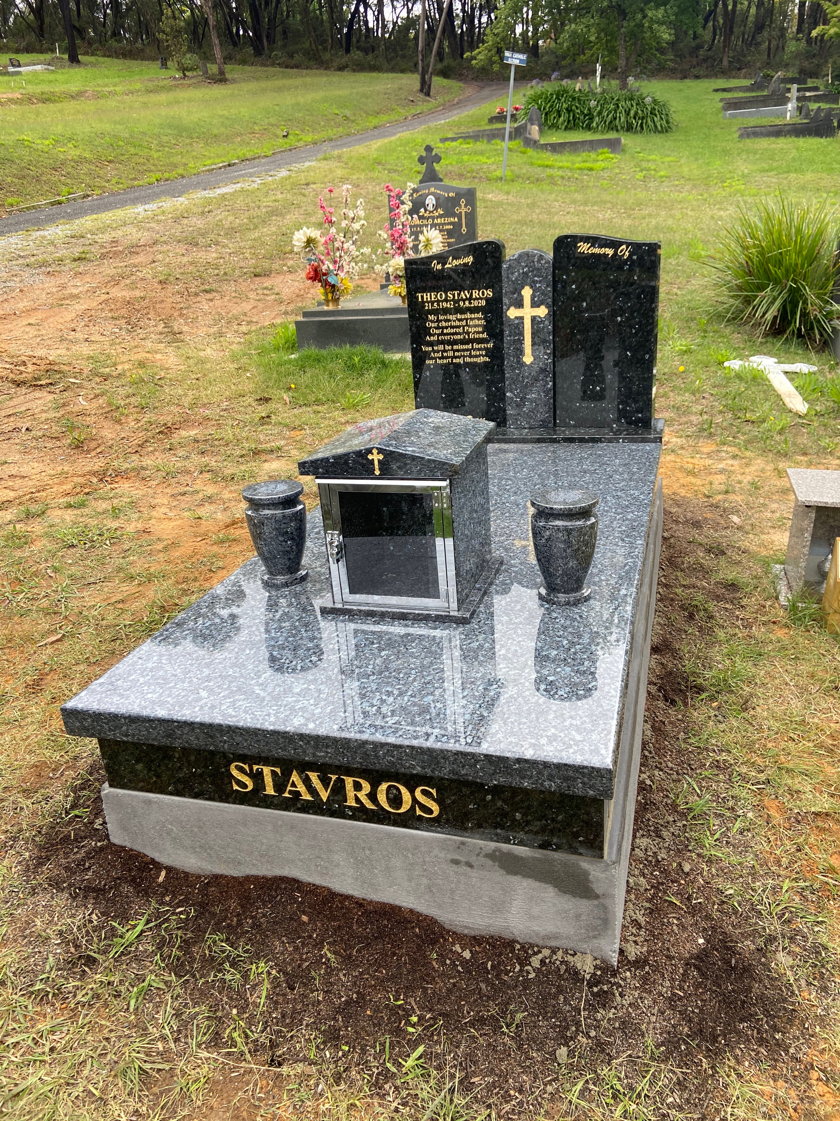 Grave memorial example 70