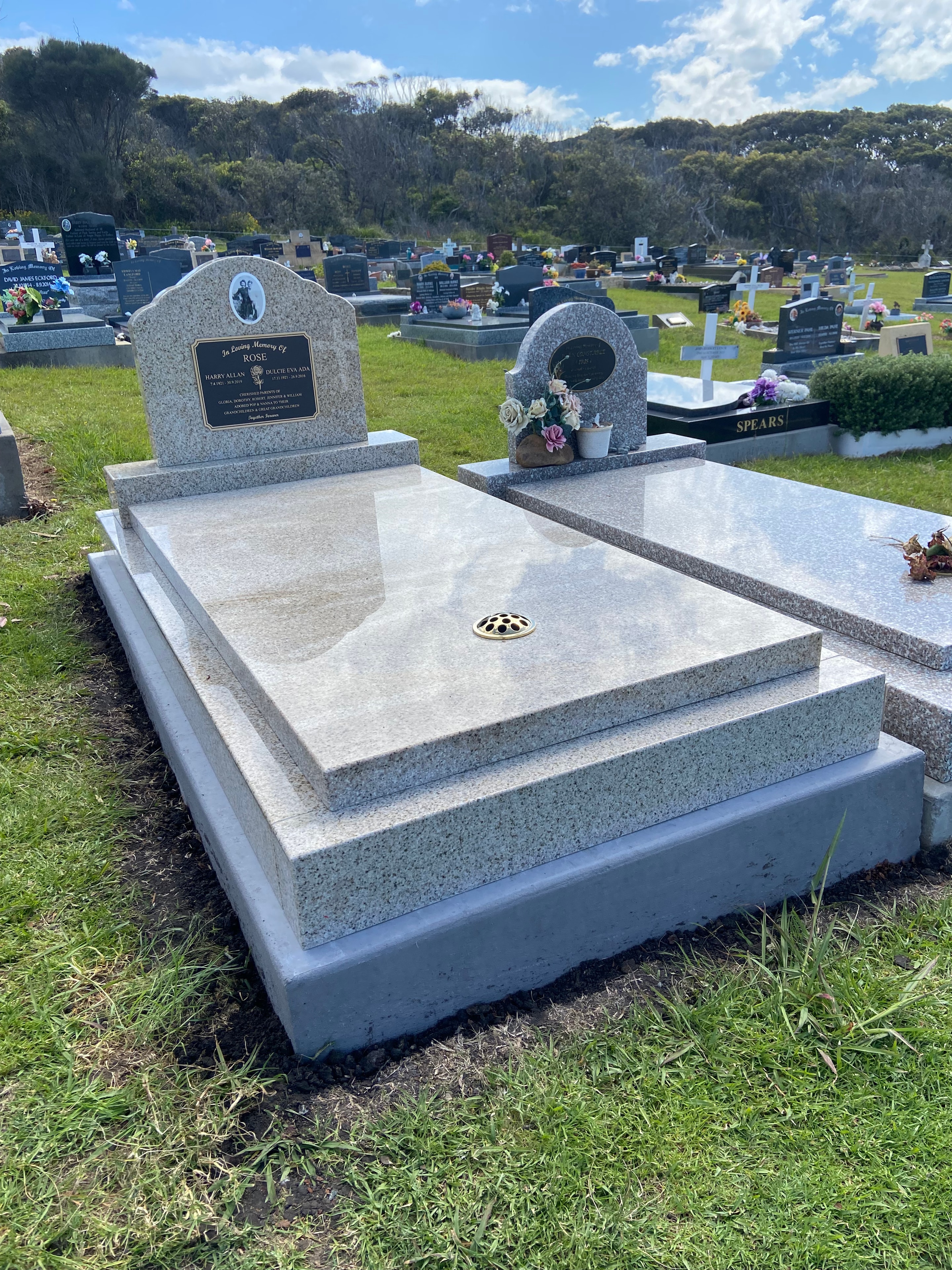 Grave memorial example 8