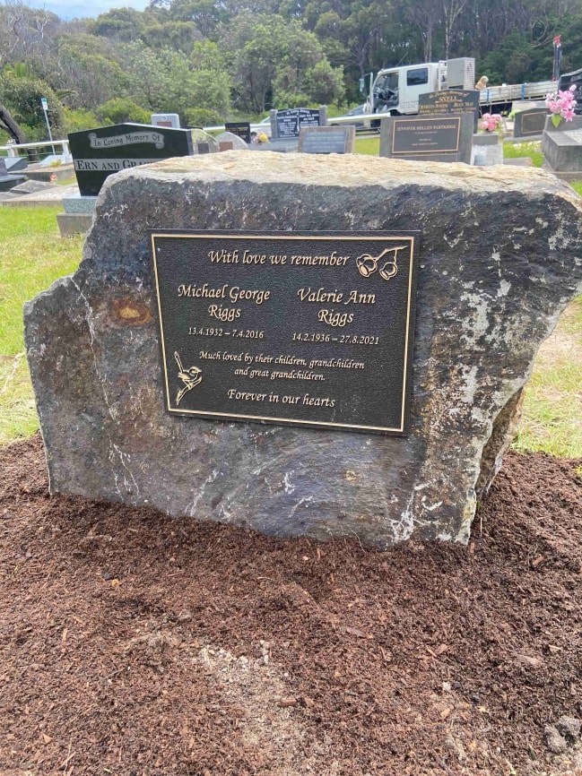 Headstone example 25
